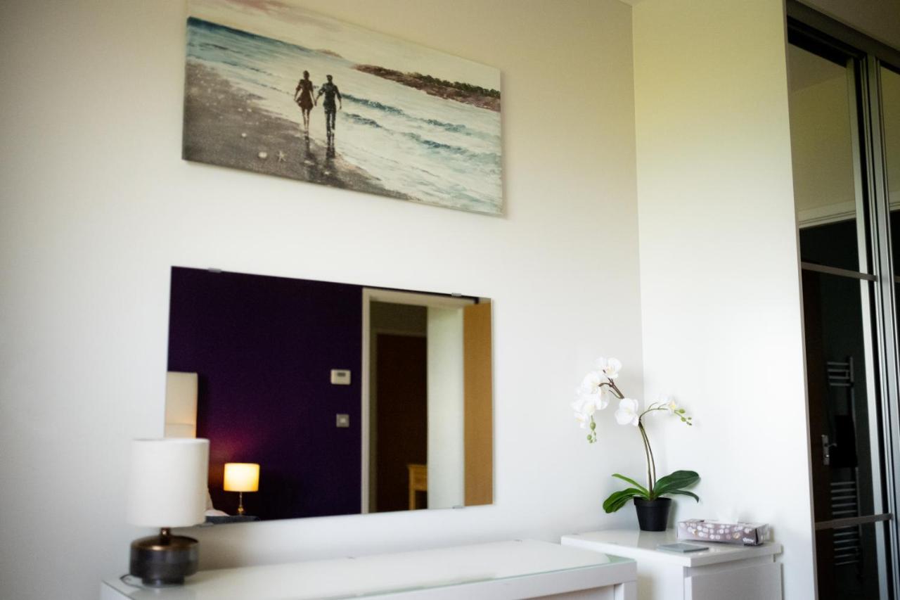 Stunning Sea Views, Luxury Apartment Beaches & Restaurants Are A Short Walk Away New Quay Exteriér fotografie