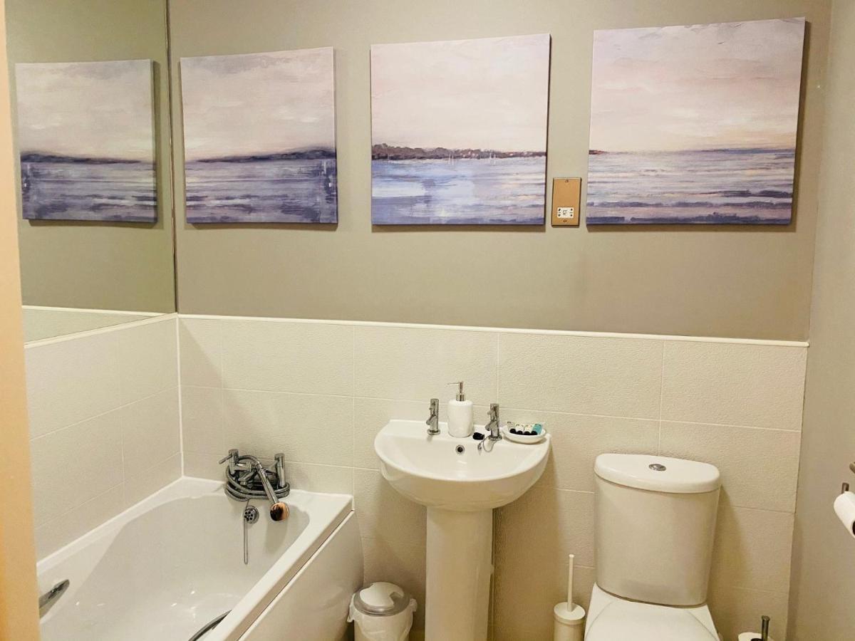 Stunning Sea Views, Luxury Apartment Beaches & Restaurants Are A Short Walk Away New Quay Exteriér fotografie